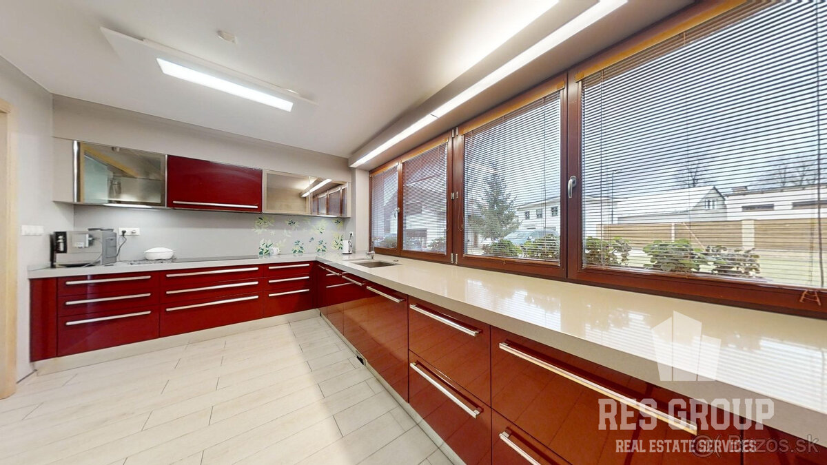 Na predaj, dom so 6 izbami a vonkajším bazénom Žilina - Turi - 13