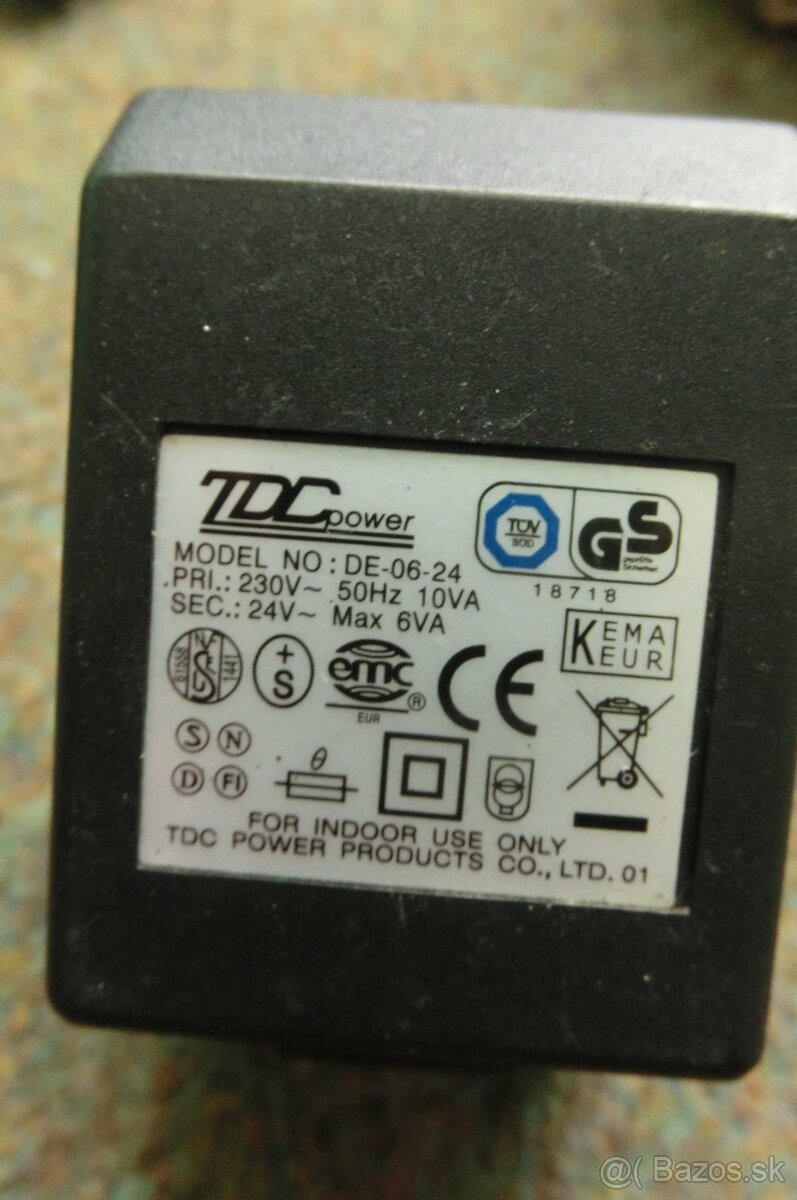 Adaptér a zdroj . - 13