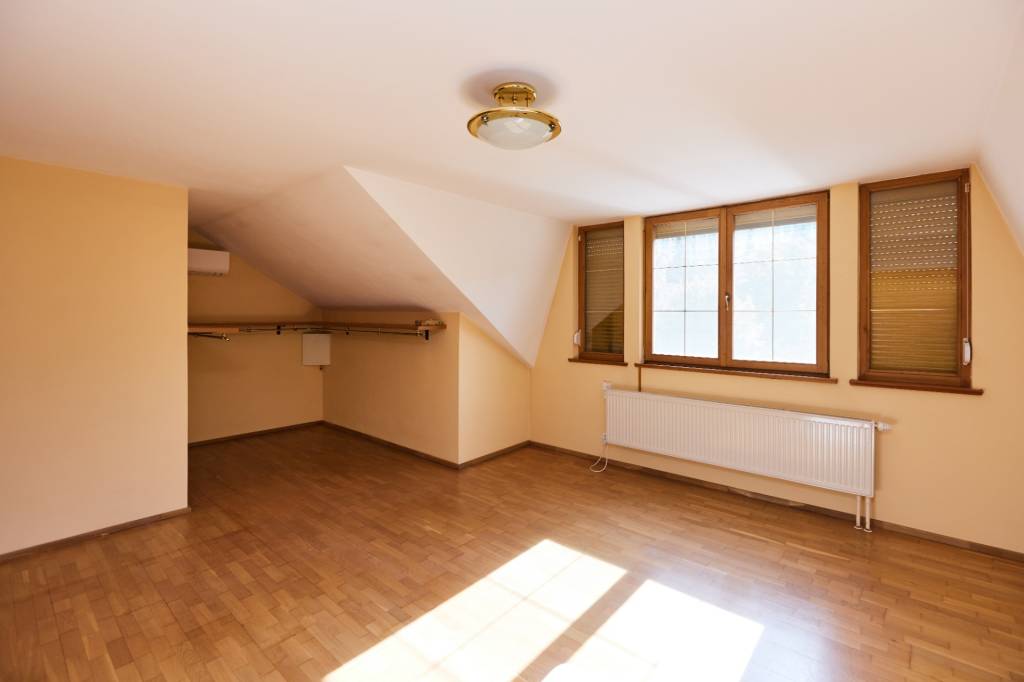 NA PREDAJ -MESTSKÁ 2- GENERAČNÁ VILA -TOPASOVÁ UL. - 13