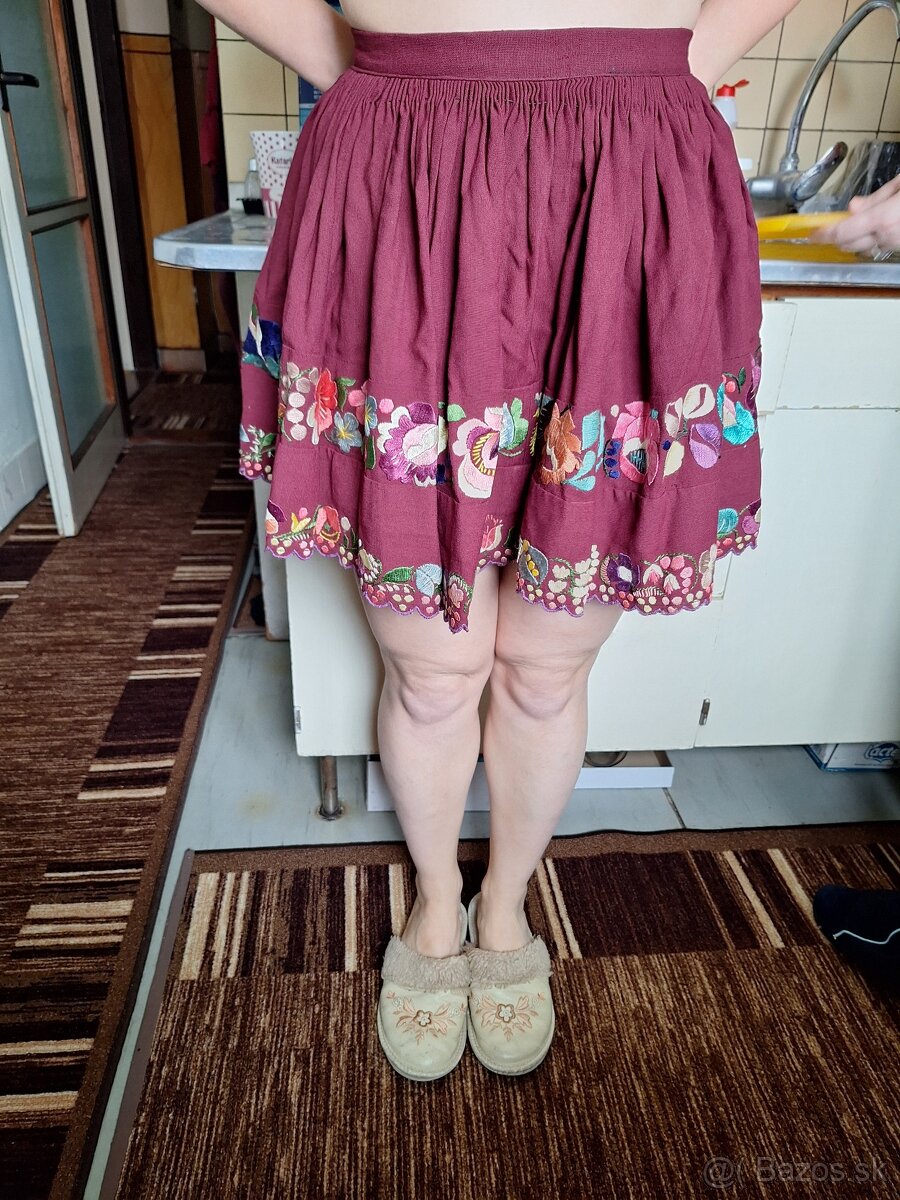 Detsky rucne vysivany kroj Zvolenska slatina - 13