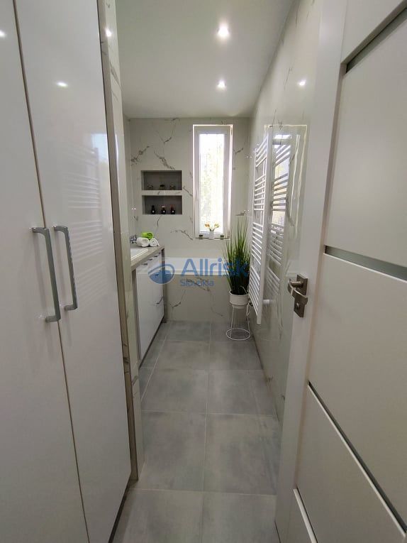 KRÁSNY ,KOMPLETNE ZREKONŠTRUOVANÝ 3,5IZB. BYT - SÚMRAČNÁ ULI - 13