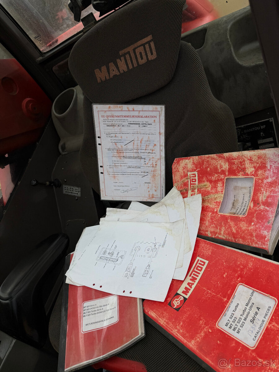 Teleskopický manipulátor Manitou MLT523 s dosahom 5 m - 13
