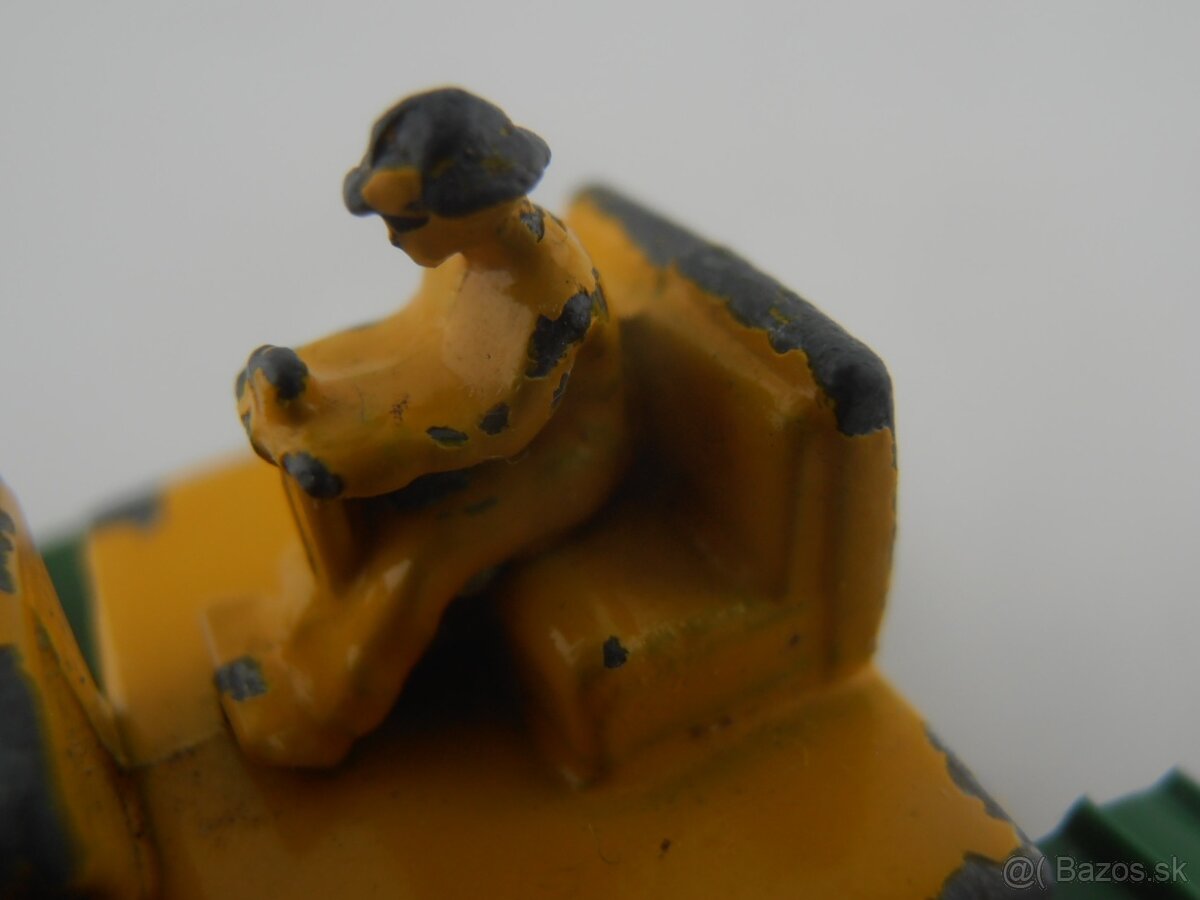 Morris J2, Commer van Nestles, Caterpillar - 13