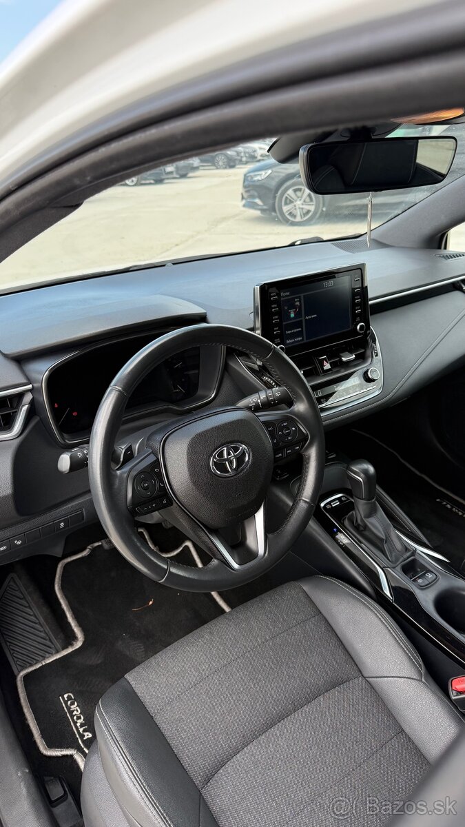 Toyota Corolla 2.0 Hybrid 📅 2020 - 13