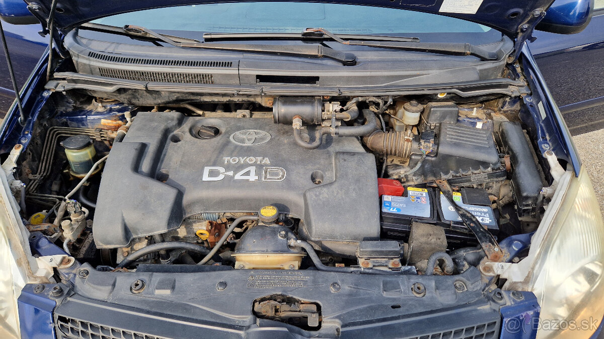 Predám Toyota Corrola Verso 2002 4-D4 2L nafta - 13