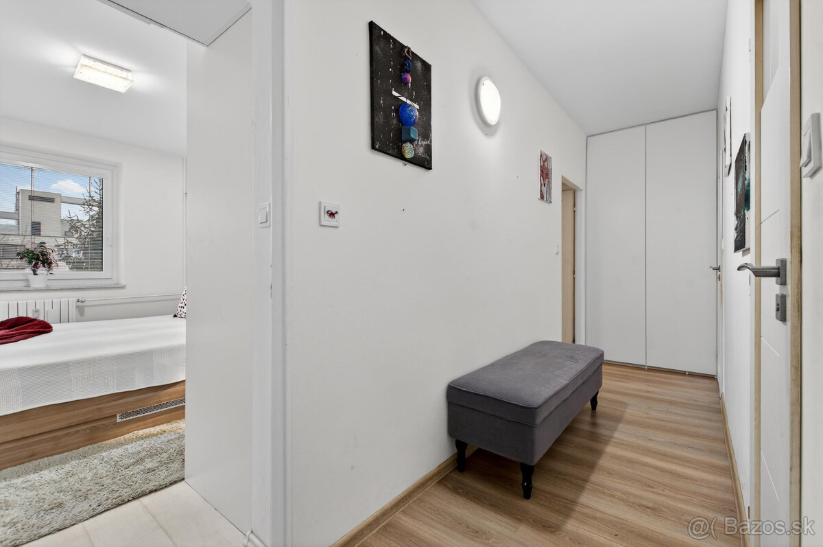 Priestranný 3-izbový byt v pokojnej lokalite Starého Mesta - 13