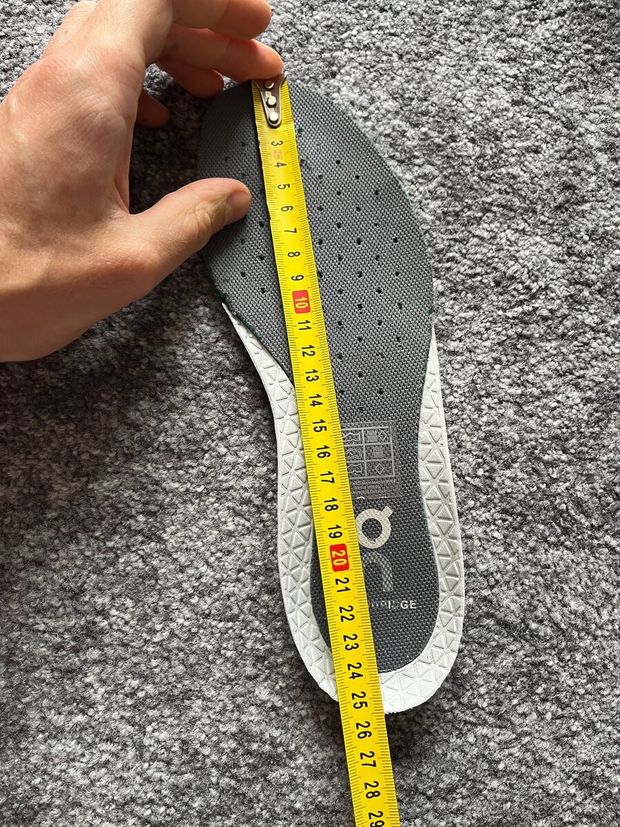On Running model CLoudridge, velikost 38,5 - 13