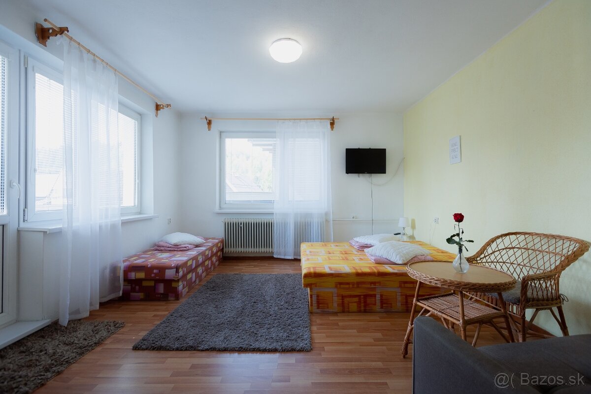 Rodinný dom vo Vitanovej s potenciálom na bývanie aj investí - 13