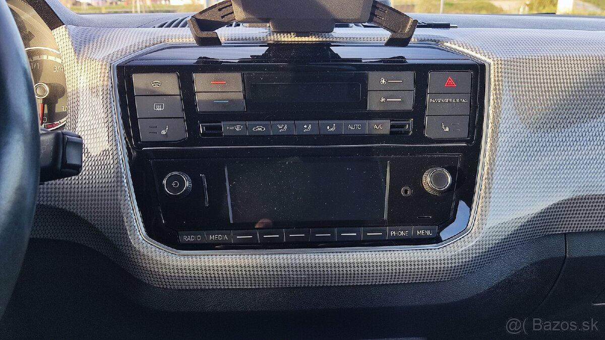 Volkswagen e-UP - 13