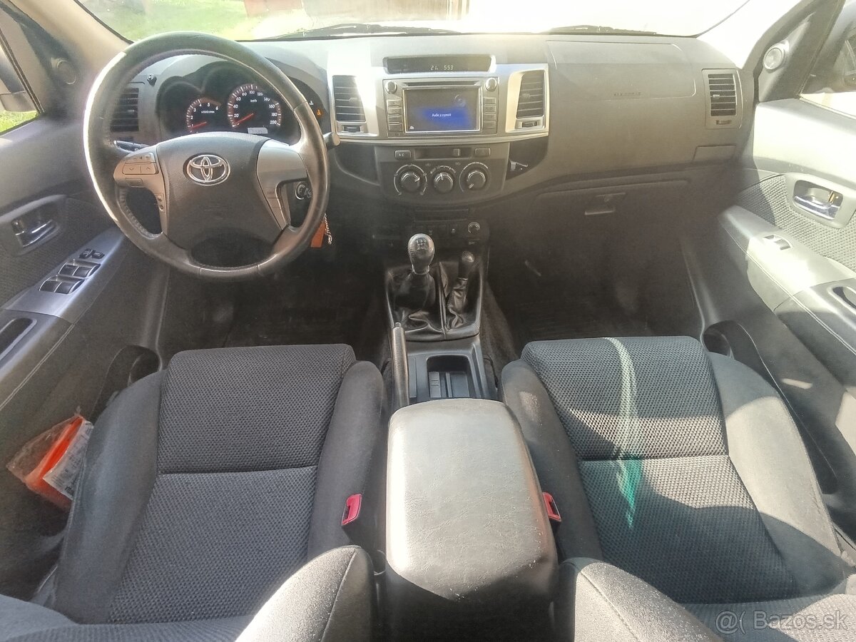 Toyota Hilux 2.5 D-4D MT - 13