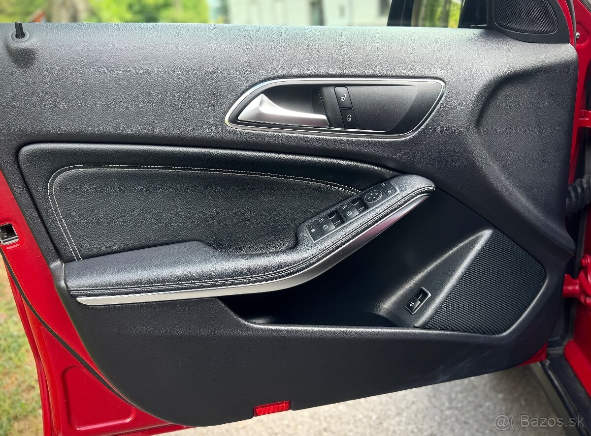 MERCEDES-BENZ GLA 180d - 13
