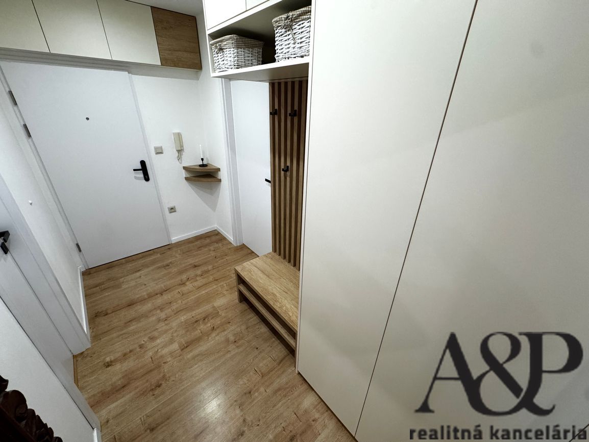 KOMPLETNE REKONŠTRUOVANÝ 3 IZB. BYT S KOMOROU A LOGIOU, 76M2 - 13