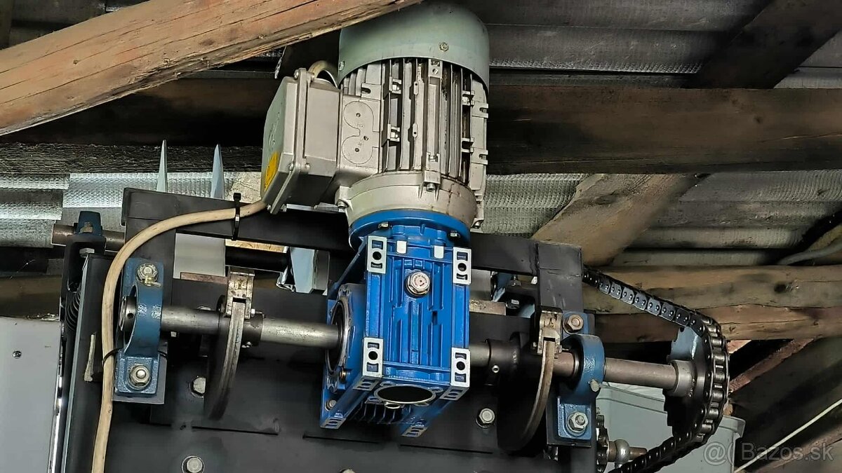 Stroj na lúskanie vlašských orechov so separátorom - 13