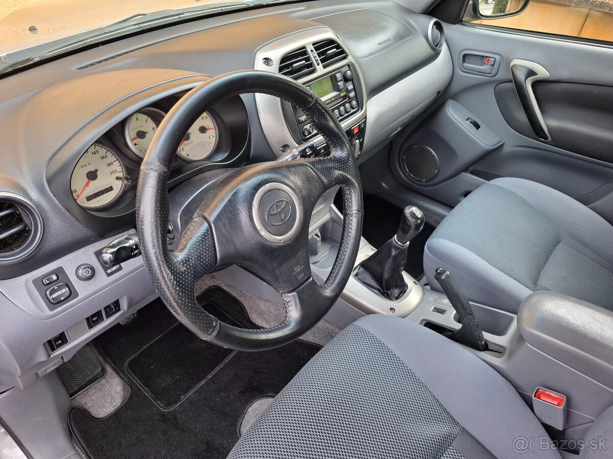 TOYOTA RAV4 2.0 D-4D 4X4 - 13