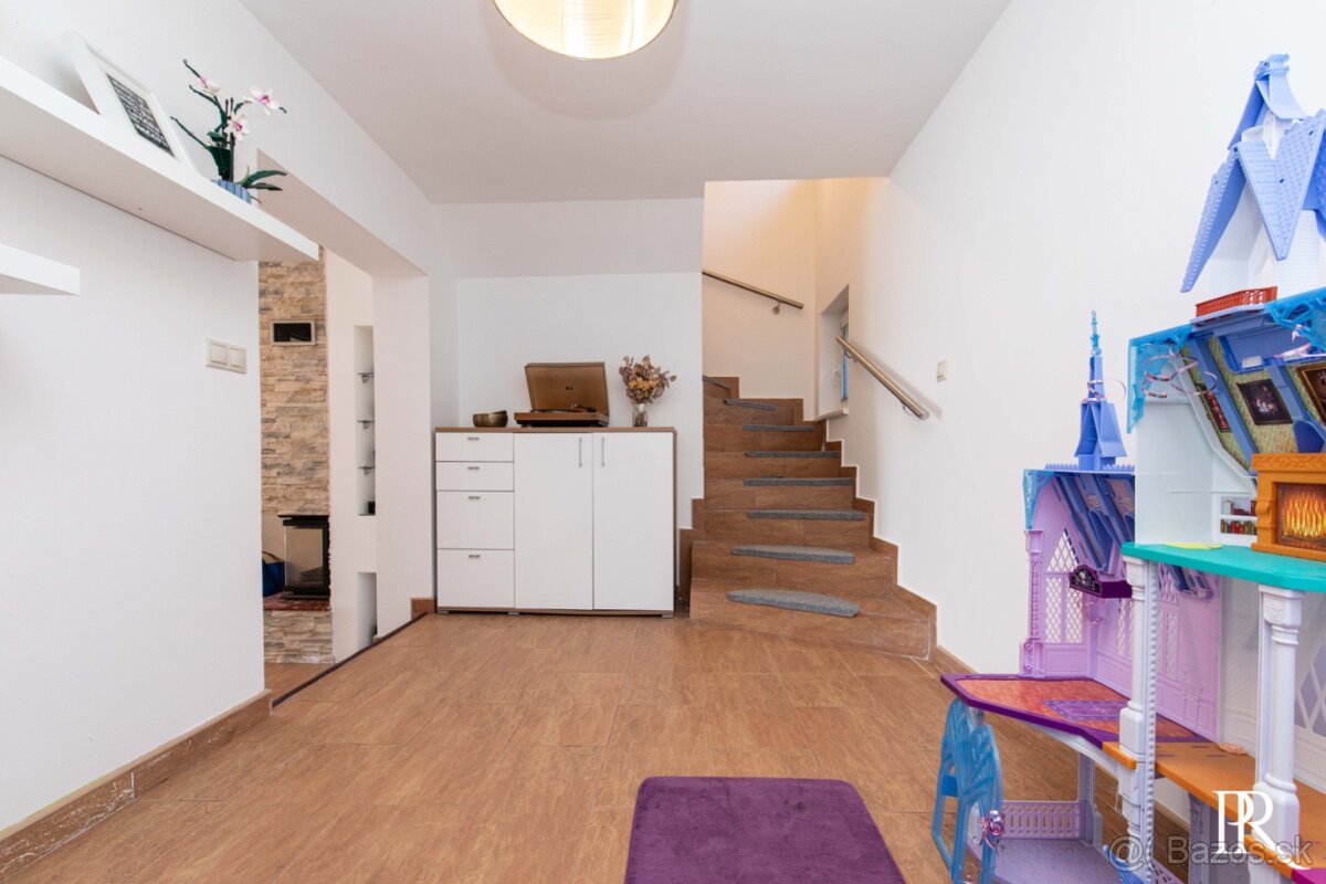 PRÍJEMNÝ 3 IZBOVÝ RD S BAZÉNOM NA BREHU VAJNORSKÝCH JAZIER - 13