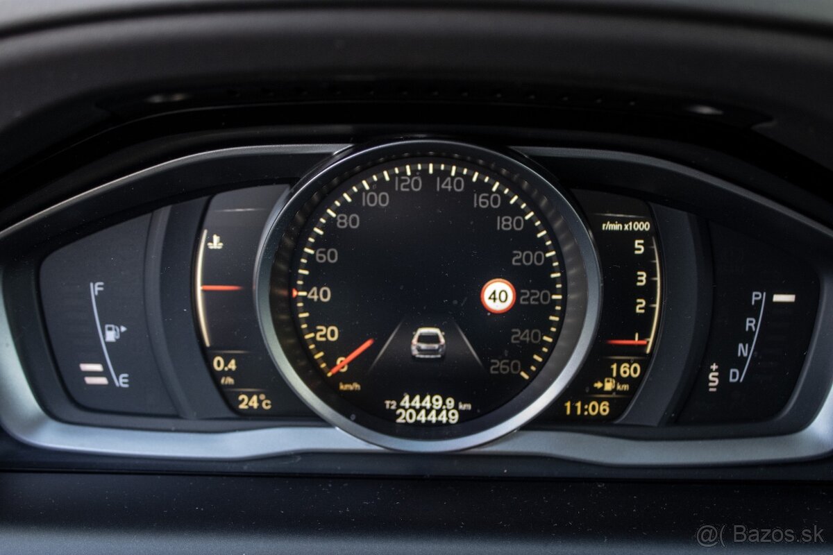 Volvo XC60 D4 2.4L Drive-E Luxury Geartronic AWD - 13