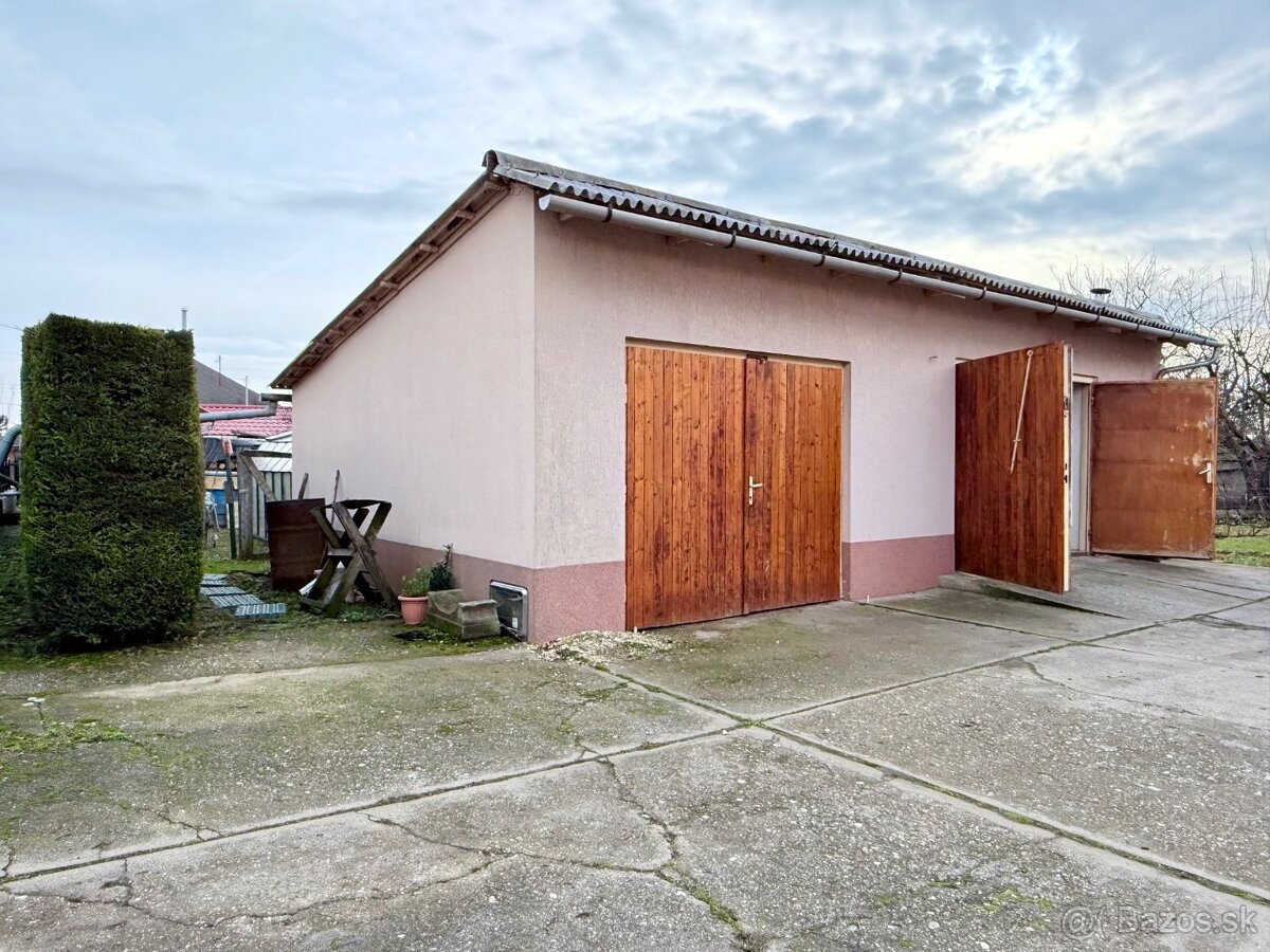 MAĎARSKO - ENCS - 3 IZBOVÝ RODINNÝ DOM S TERASOU, DVOJGARÁŽ, - 13