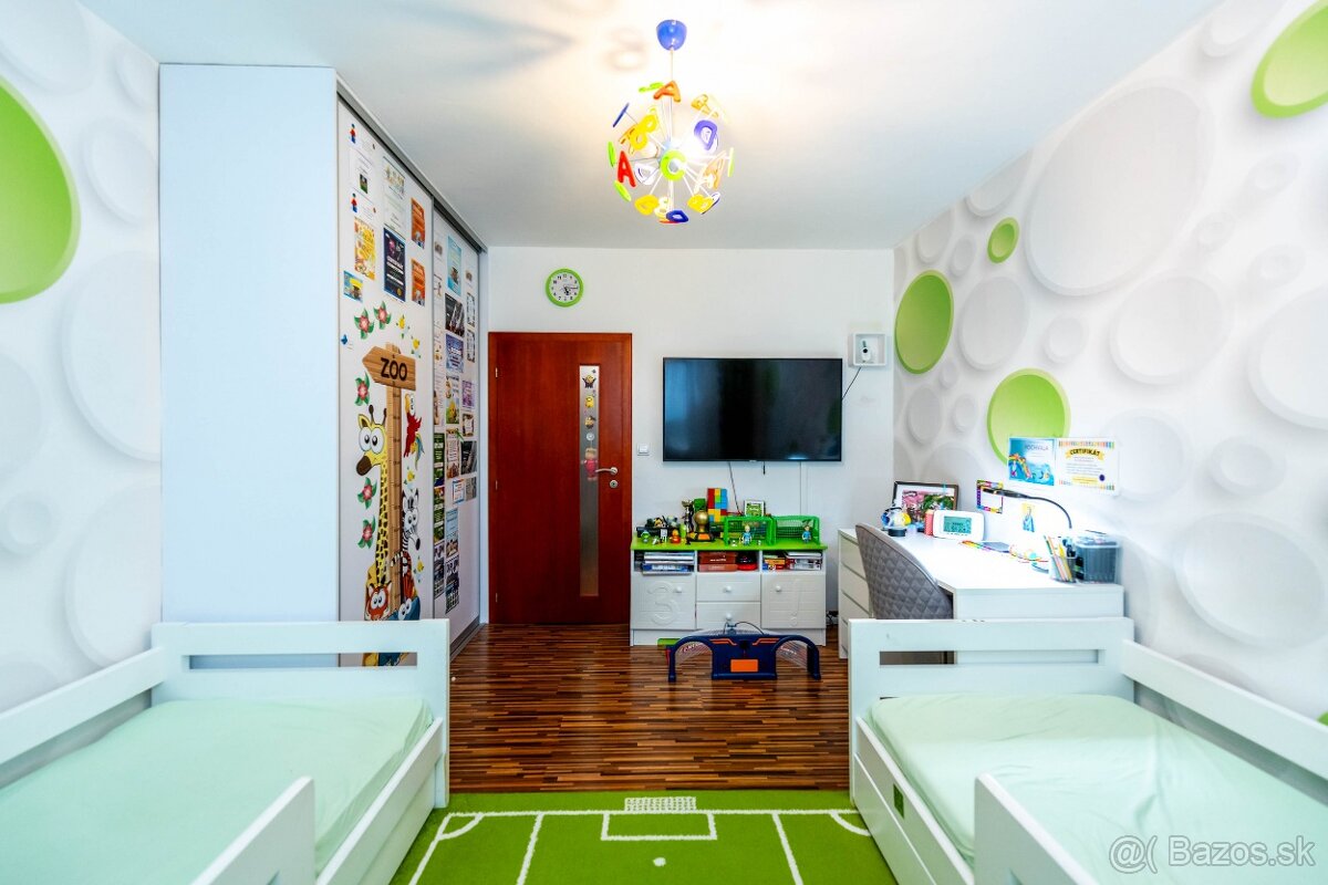 Vkusne zrekonštruovaný 3-izbový byt s loggiou na sídl. Juh - 13