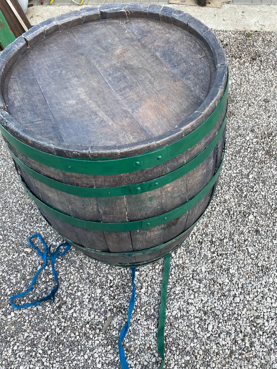 Predám veľký dubový sud objem 408l - 13