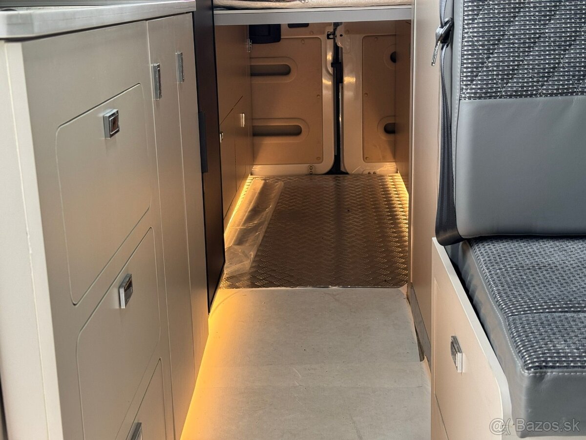 Nový karavan Peugeot Boxer Roadee nájazd cca 2000km - 13