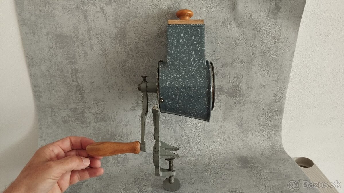 Velmi starý krásný velký mlyncek na strouhanku IDA - 13