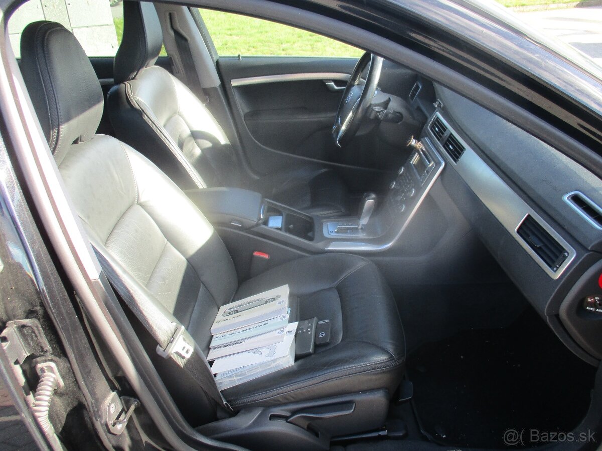 VOLVO XC70 2,4D5 151kw AWD SUMMUM GPS Radar 2011 - 13