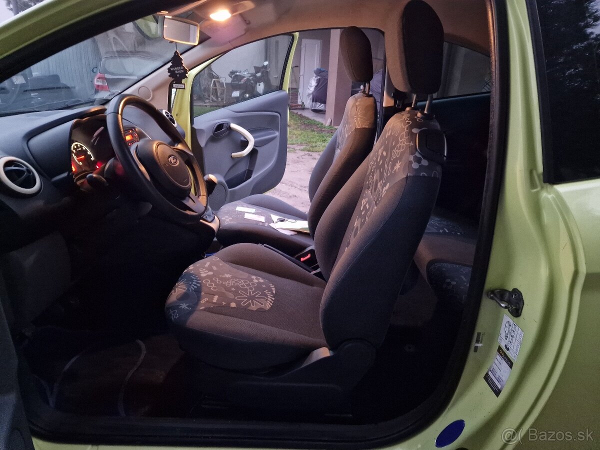 Ford Ka 1.2i Duratec 70k M5 Ambiente (benzín) - 13