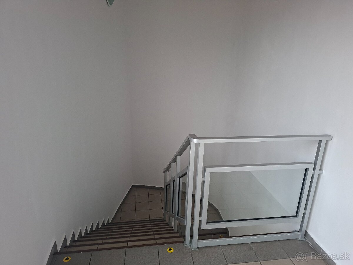 Polyfunkčná budova v centre Brezna na predaj - 13