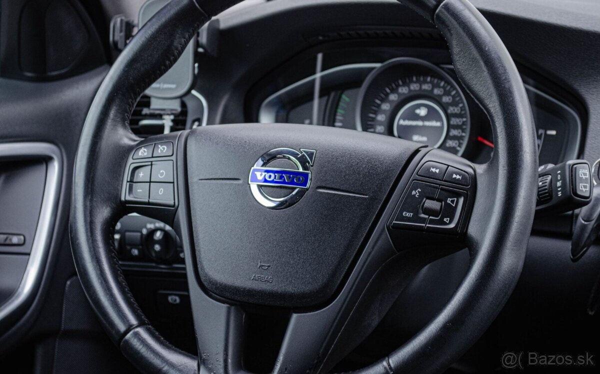 Volvo V60 D4 AT8 Webasto - 13