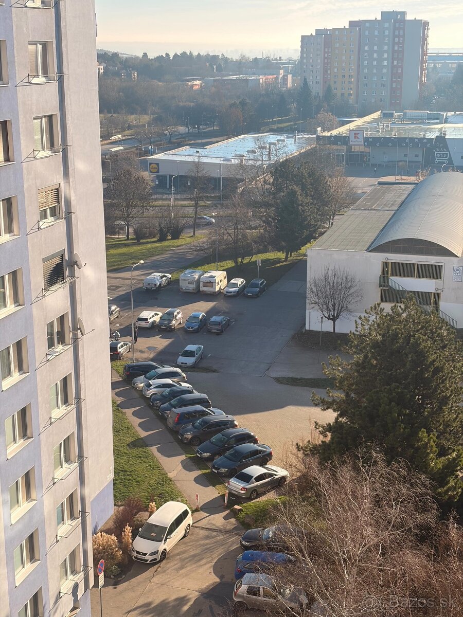 Prenájom izby – zariadená, klíma, balkón - 13