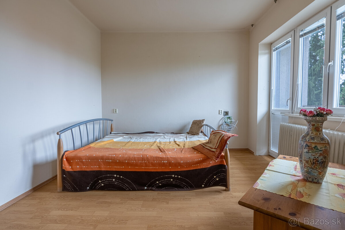 REZERVOVANÉ Na predaj 5 izbový rodinný dom s malým pozemk - 13