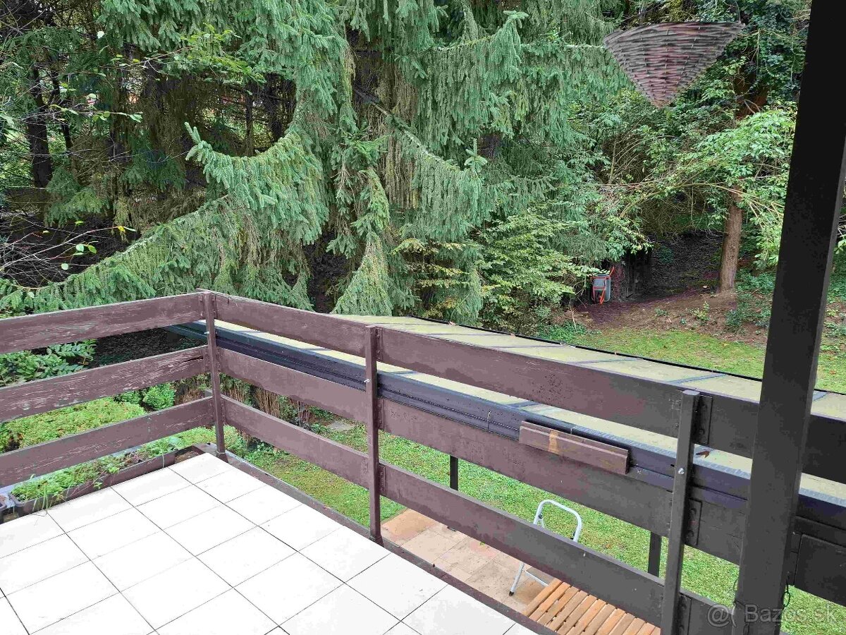 Predáme 5,5 izb. chatu so saunou pri lese nad PN - 13