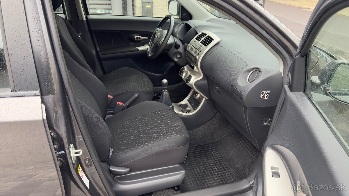 Toyota urban cruiser 1,3 benzin - 13