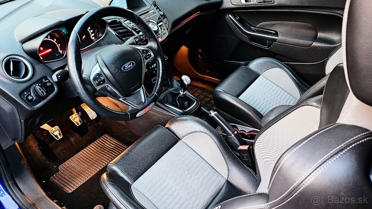 Ford Fiesta ST - 13