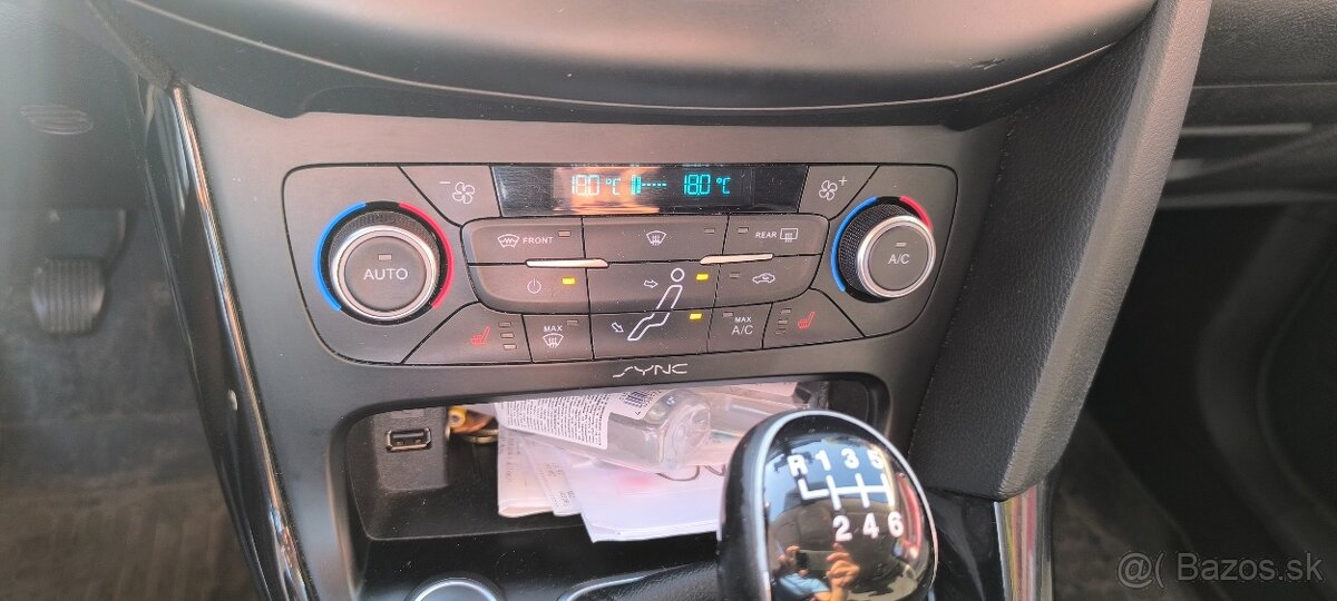 Ford Focus Kombi 1.0 EcoBoost Titanium X - 13