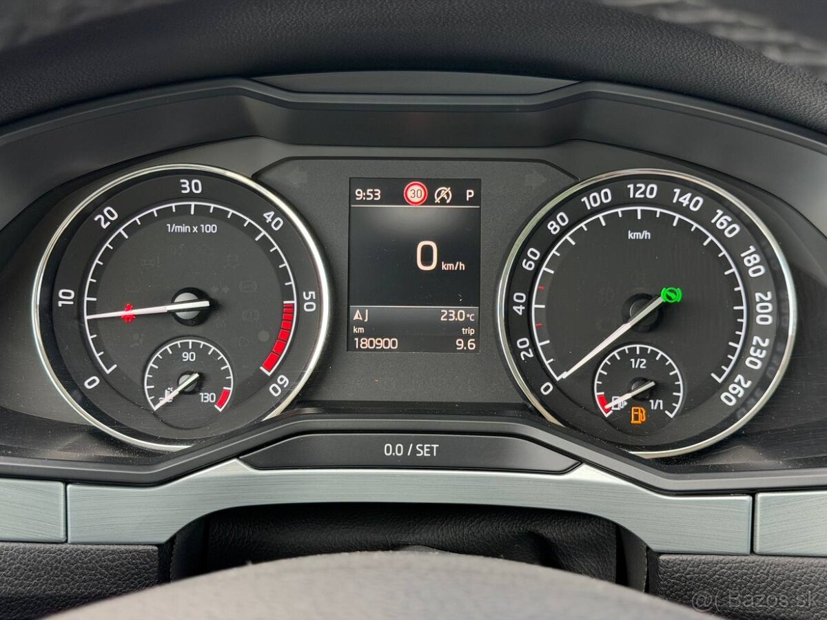 Škoda Superb Combi 2.0 TDI - 13