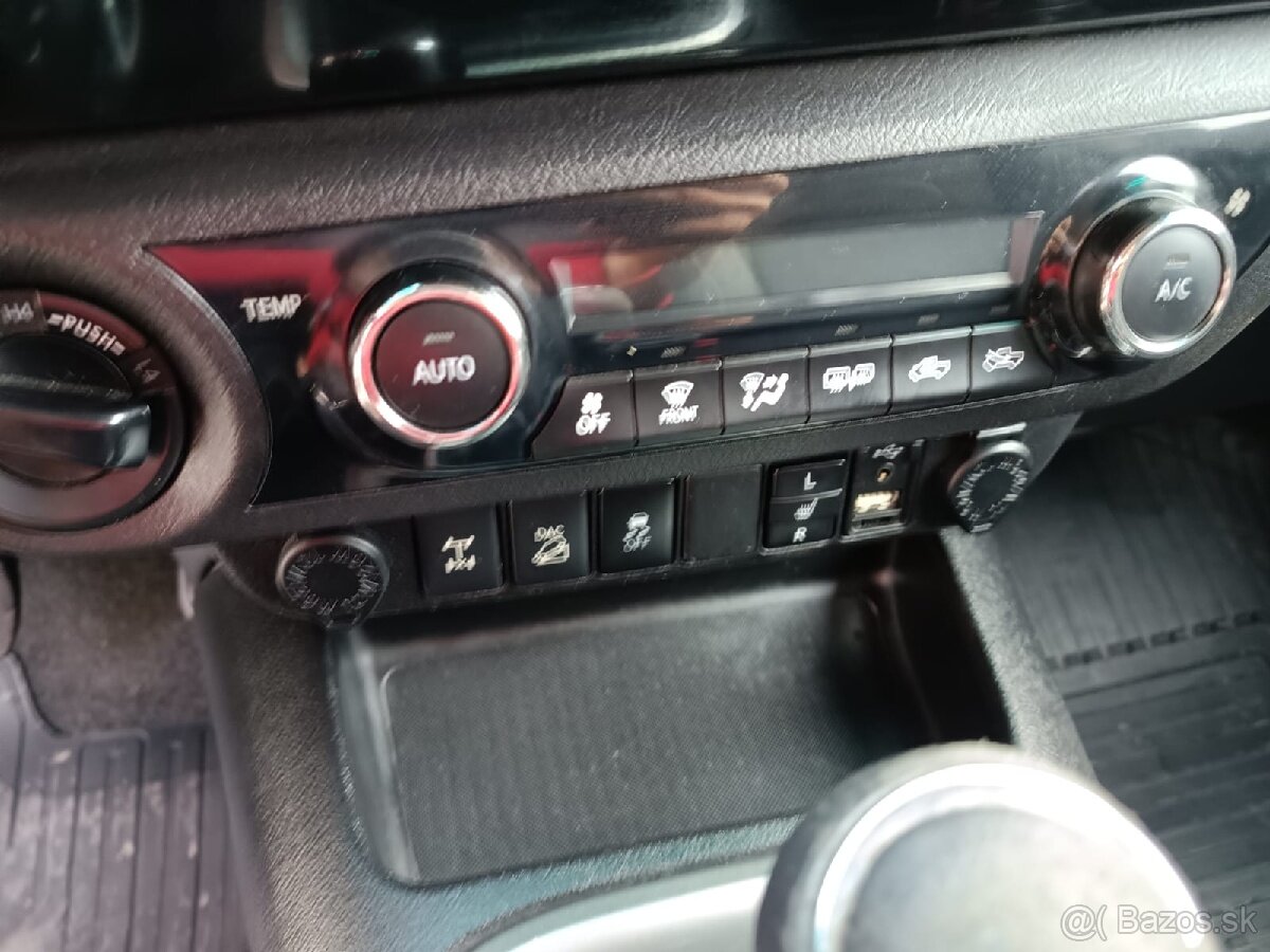 TOYOTA HILUX 2.4 D-4D - 13