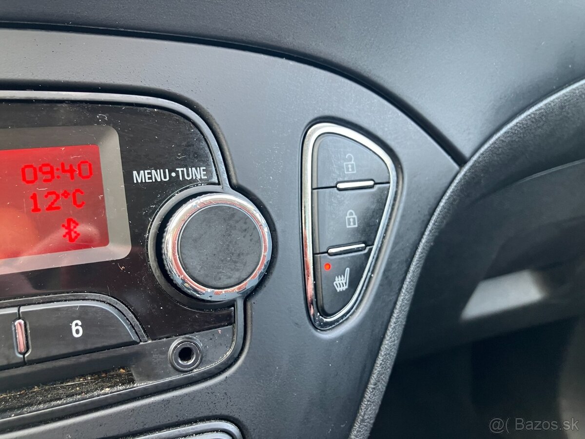 Opel Corsa 1.4 Active 66 kW AT6 BENZÍN - 13
