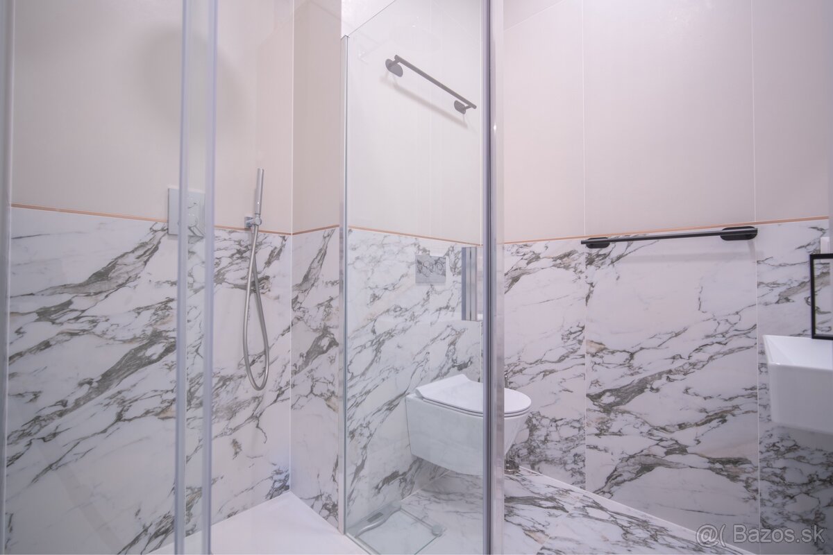 PREDAJ Luxusný 2 izbový byt 74m2 + 41m2 terasa, Staré Mesto - 13