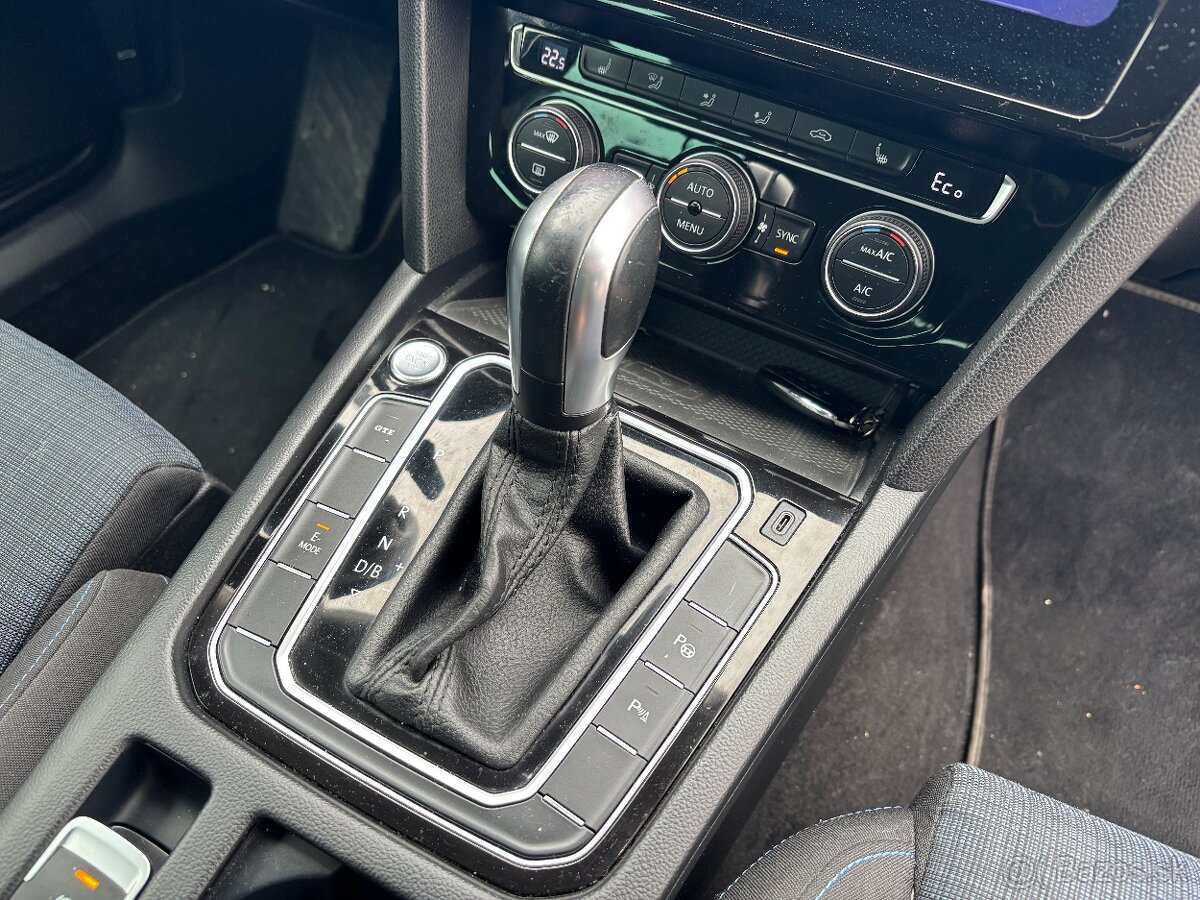 VW Passat GTE - 13
