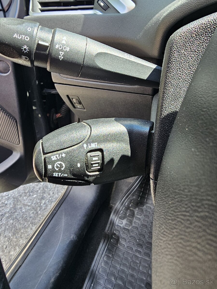 PEUGEOT 208 1.4 Vti Allure - 13