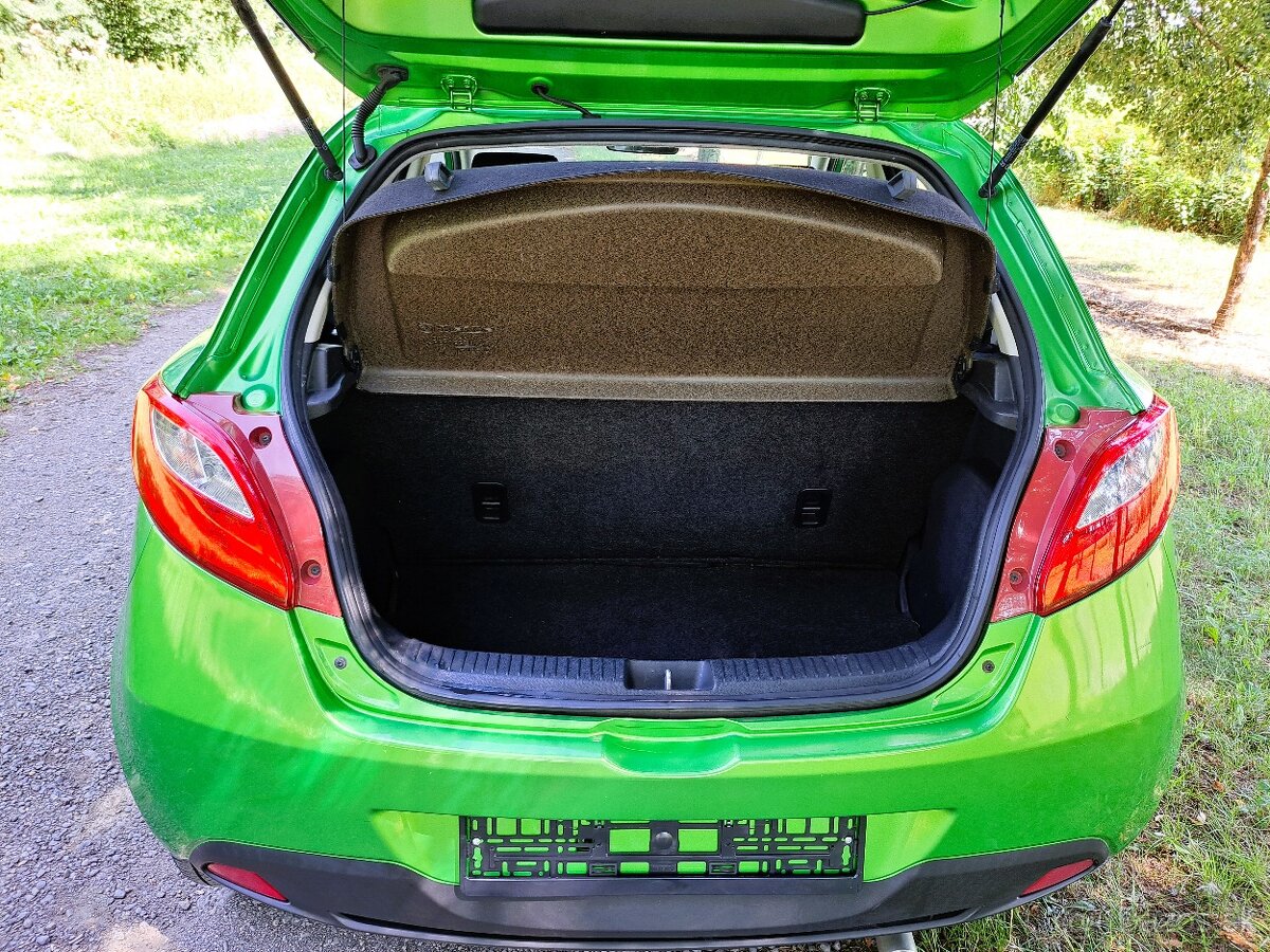 Mazda 2 1.3i 55kw,r.v.2010,po STK - 13