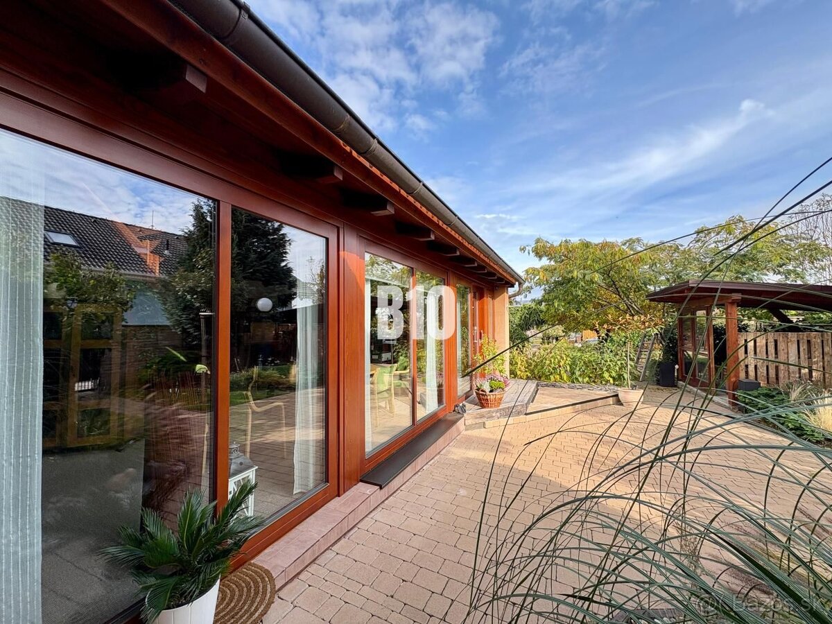 Tichá ulička - priestranný RD - krásny pozemok - 13