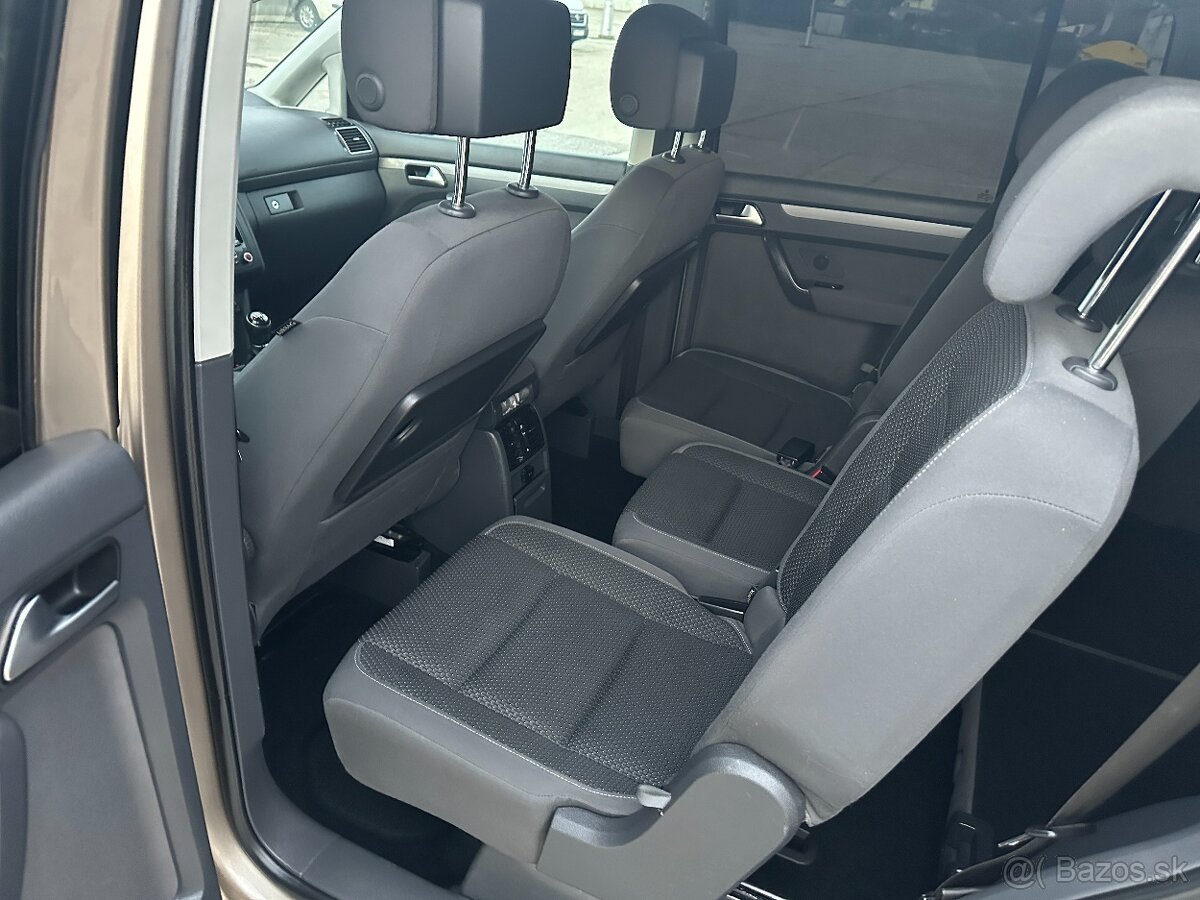 Volkswagen Touran 1.4 TSI Highline 7 miest + Ťažné - 13