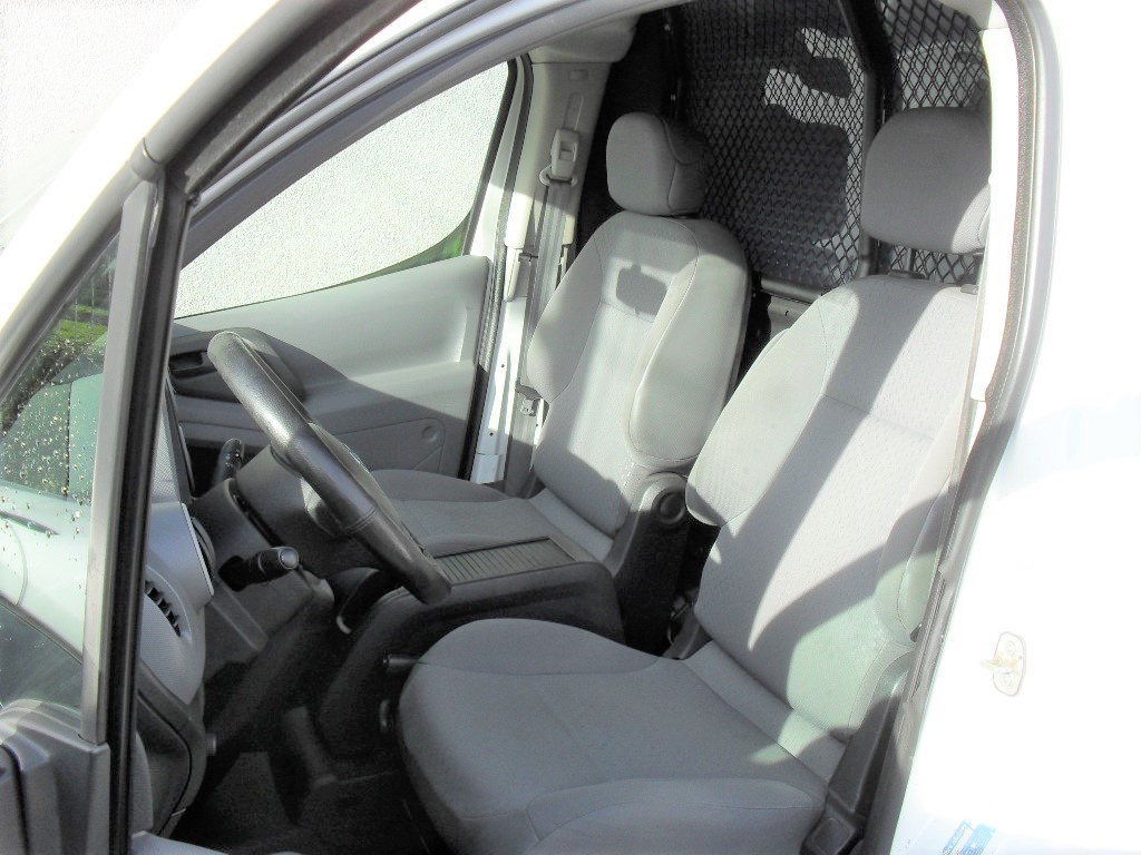 Citroën Berlingo 1,6 HDi Tažné PDC 139.000Kč - 13