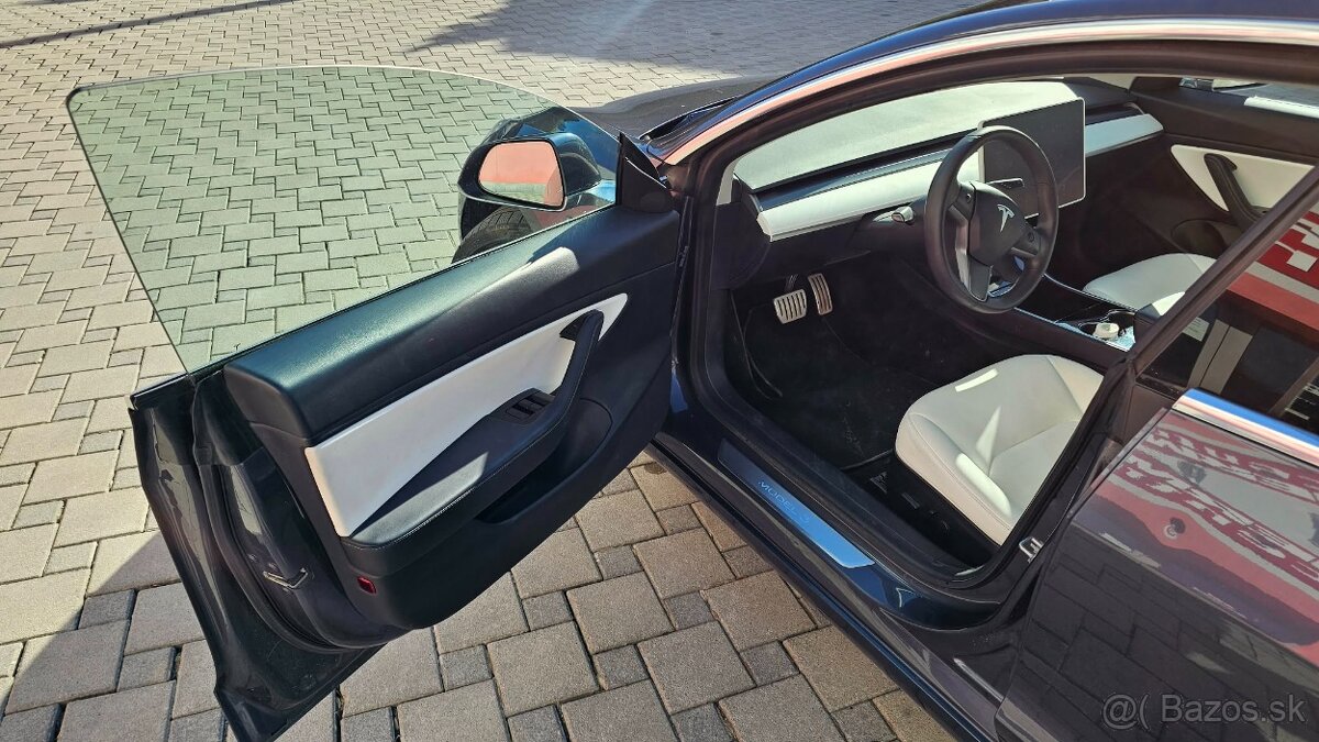 Tesla Model 3 Performance - 13