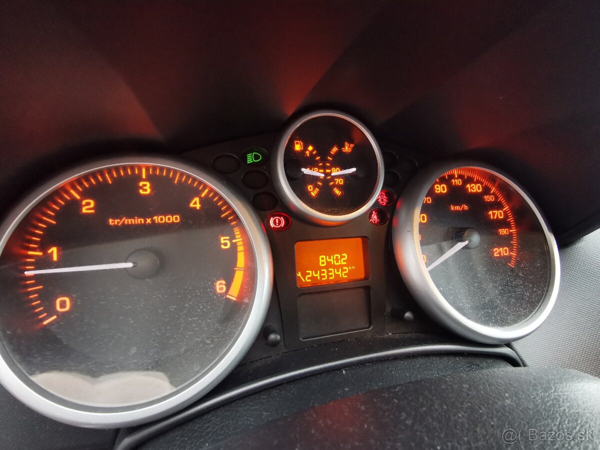 Peugeot 207 1.4 HDi – Sadnúť a jazdiť - 13