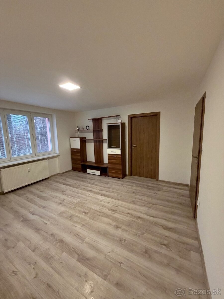 na predaj prerobený 2 izbový byt - Handlová - 13