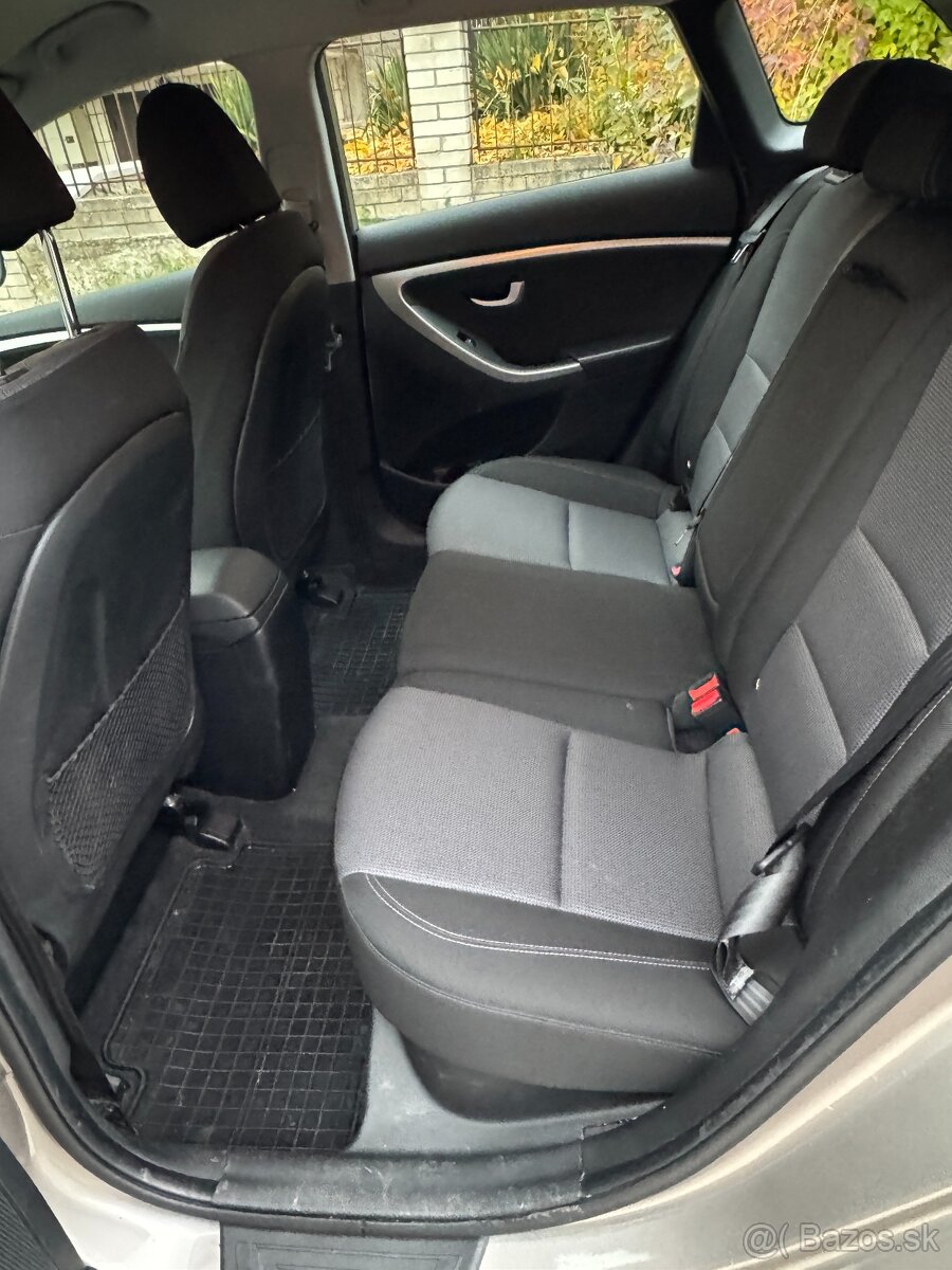 TOP STAV - Hyundai i30 CW 1.6i CRDi VGT GO, IBA 75900 km - 13