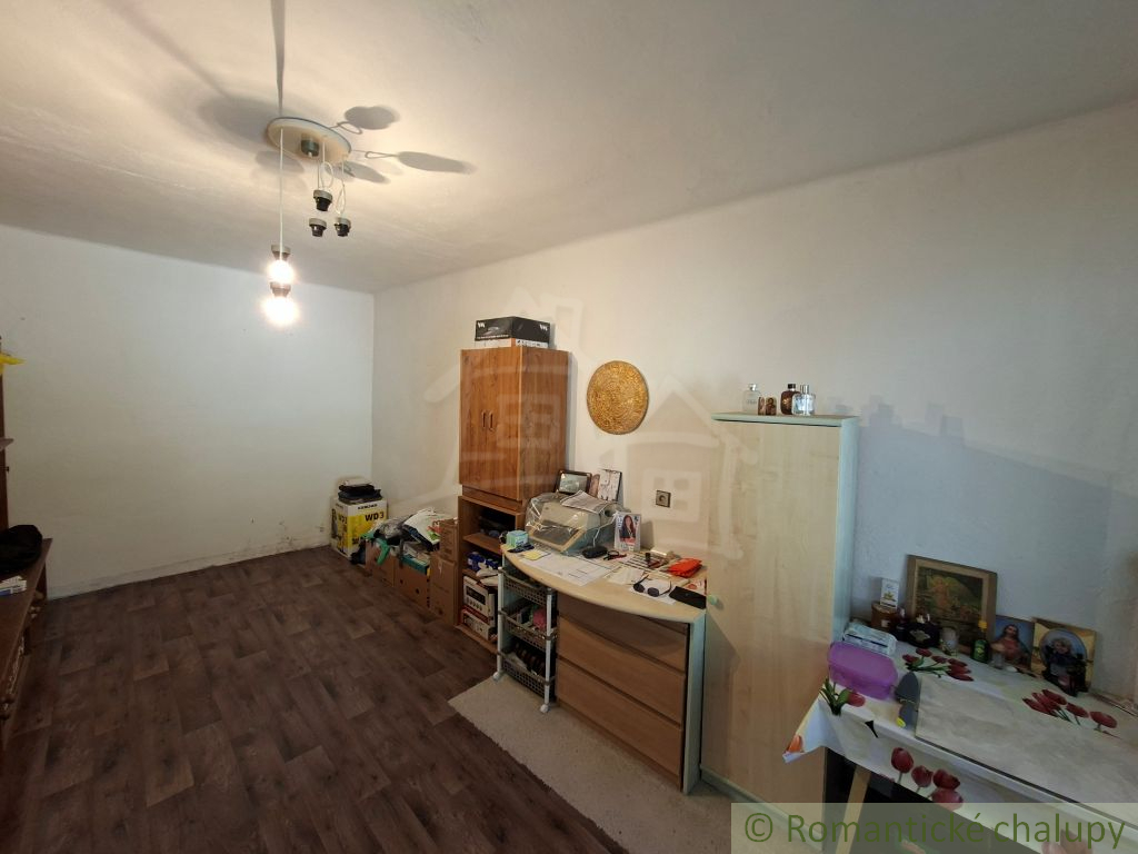 Dva rodinné domy za cenu jedného v obci Zlatno - 13